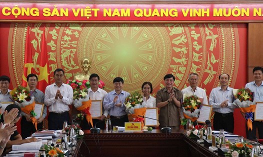 Tỉnh ủy Đắk Lắk công bố quyết định của Ban Bí thư về việc Chỉ định Ủy viên BCH Đảng bộ tỉnh nhiệm kỳ 2015-2020. Ảnh: Hữu Long