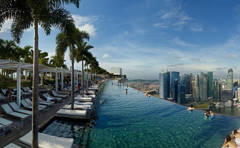 Bể bơi khách sạn Marina Bay Sands, Singapore. Ảnh: Credso