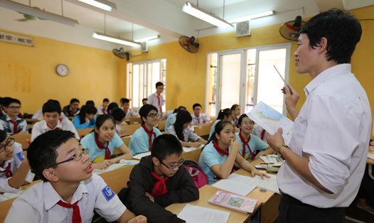 Lương giáo viên THCS công lập sẽ được xếp theo 4 hạng chức danh nghề nghiệp. Ảnh: Hải Nguyễn
