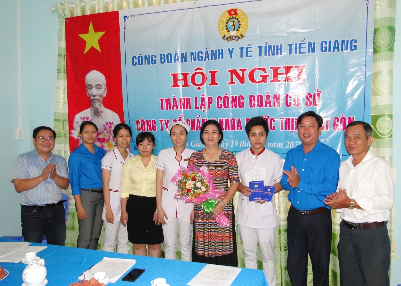 Ra mắt Ban Chấp hành lâm thời Công đoàn cơ sở Công ty. Ảnh: Thanh Hoàng