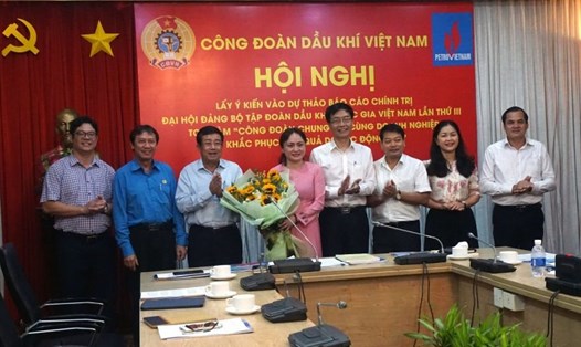 Bà Nghiêm Thuỳ Lan (thứ tư từ trái sang) - Chủ tịch Công đoàn Dầu khí Việt Nam - chủ trì Hội nghị. Ảnh: CĐ DKVN
