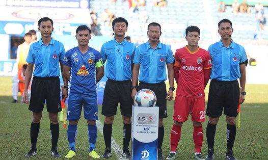 Tổ trọng tài điều khiển trận Quảng Nam vs Bình Dương (1-2) hôm 17.6 tại vòng 4 V.League 2020. Ảnh: VPF.