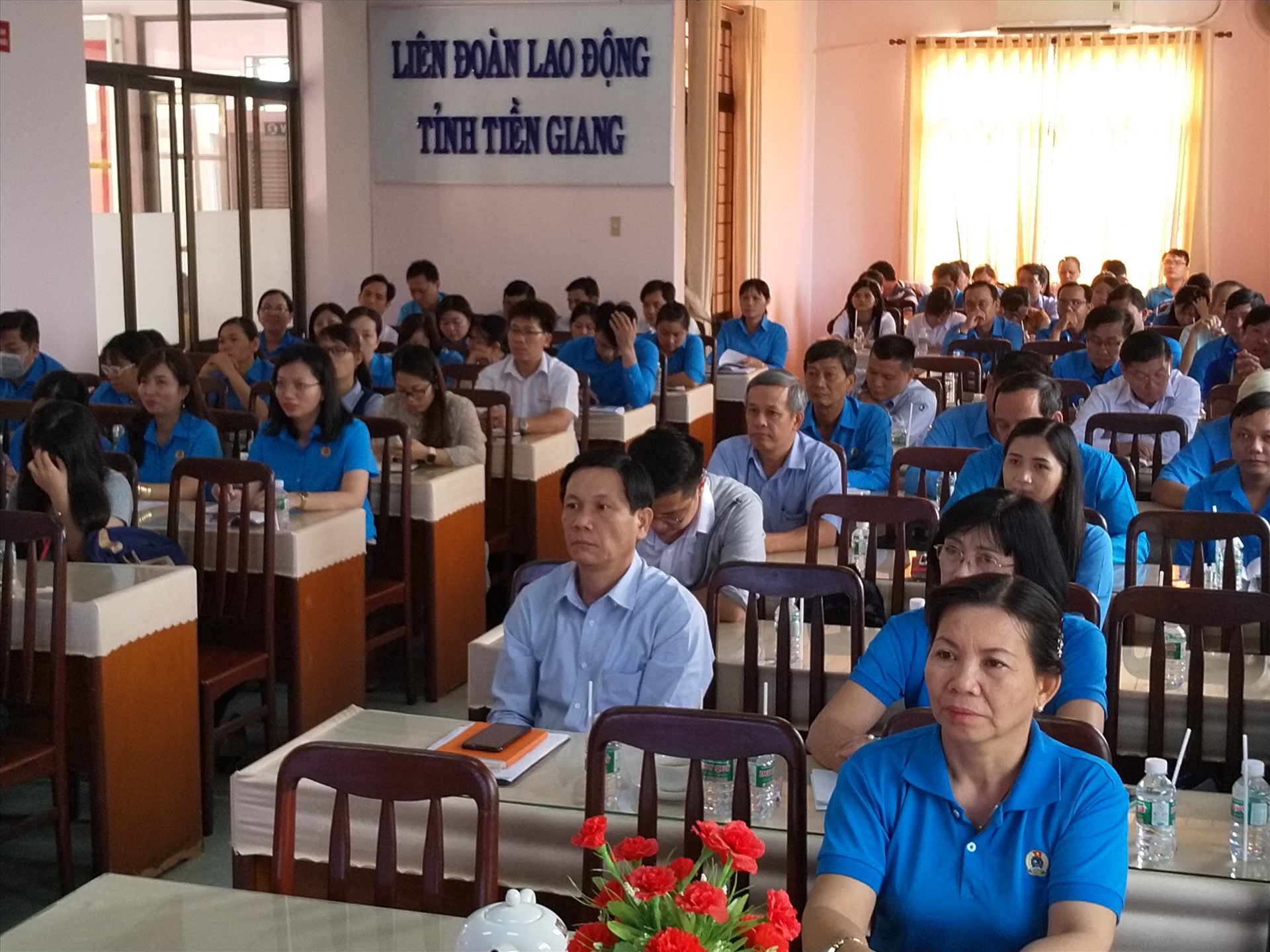 Các đại biểu theo dõi nội dung lớp tập huấn. Ảnh: K.Q