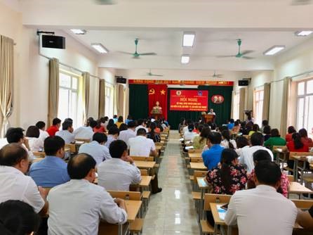LĐLĐ tỉnh Lào Cai tổ chức tuyên truyền pháp luật cho công nhân viên chức lao động huyện Bát Xát. Ảnh: Đồng Hồng