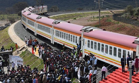 Dự án đường sắt SGR của Trung Quốc ở Kenya. Ảnh: AFP