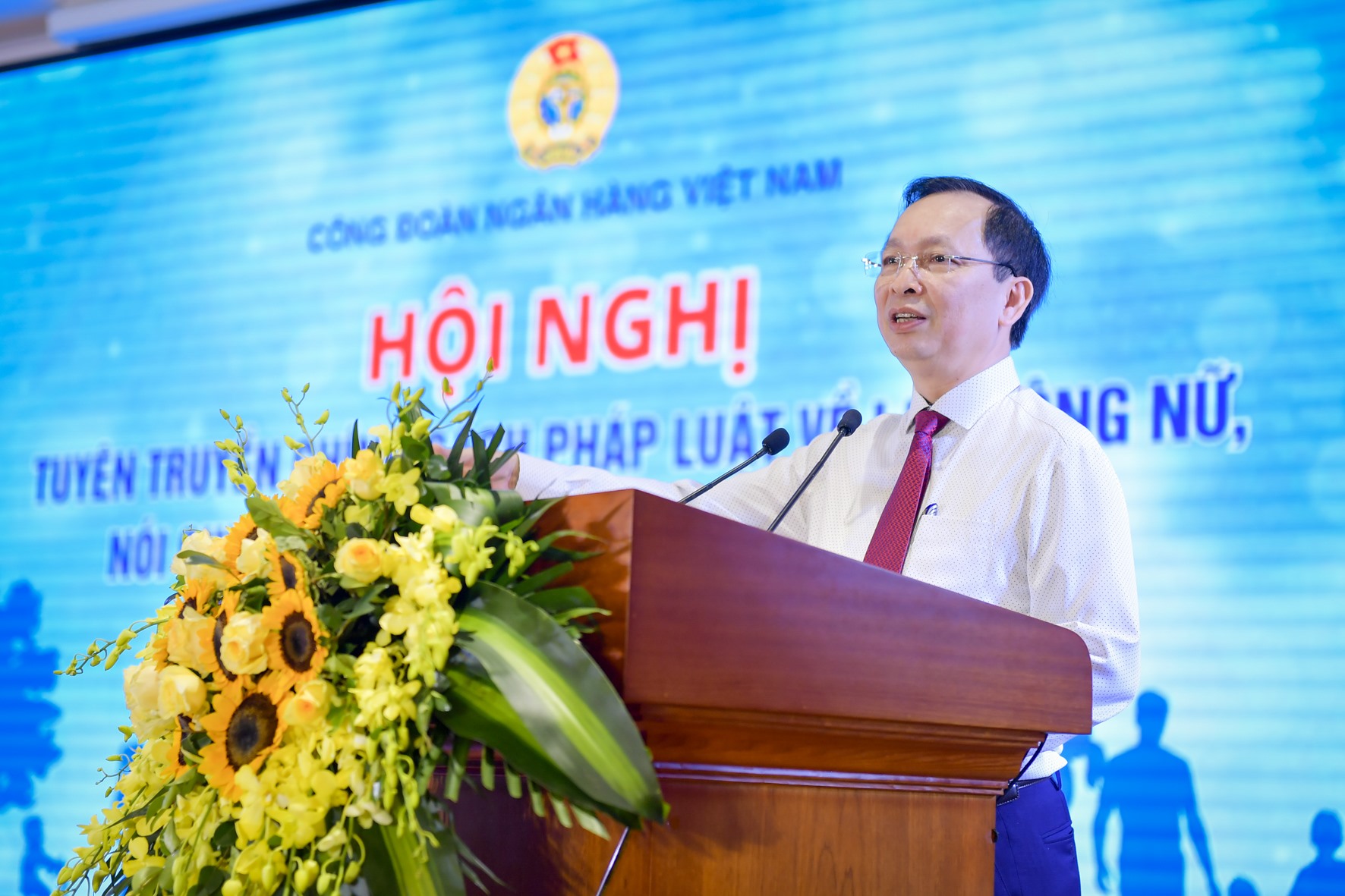 Công đoàn Ngân hàng Việt Nam tuyên truyền chính sách pháp luật về lao động nữ. Ảnh: Trần Kiều Khanh