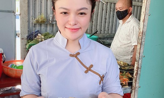 Cô chủ Bếp cơm 0 đồng Nguyễn Quế Chi mở quán vì sợ không có lo làm. Ảnh: Mai Hương