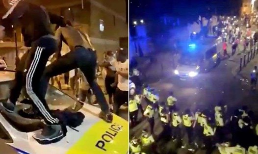 Đám đông dự tiệc hung hăng đối đầu cảnh sát, đập phá xe cảnh sát ở Anh đêm 24.6. Ảnh: Mirror.