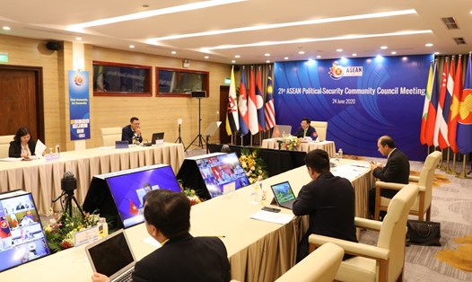 Phó Thủ tướng, Bộ trưởng Ngoại giao Phạm Bình Minh chủ trì họp Hội nghị Cộng đồng Chính trị An ninh (APSCC) ASEAN hôm 24.6. Ảnh: Bộ Ngoại giao.
