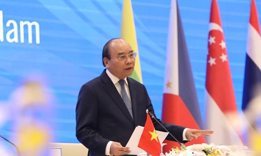 Thủ tướng Nguyễn Xuân Phúc phát biểu tại cuộc họp báo. Ảnh: Bộ Ngoại giao.