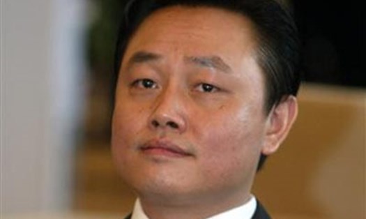 Chân dung tỉ phú Huang Guangyu. Ảnh: Forbes.