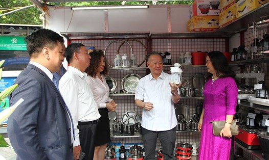 Các doanh nghiệp trên địa bàn Hà Nội hiện đang triển khai nhiều giải pháp để hồi phục sản xuất kinh doanh sau dịch COVID-19. Ảnh: Hanoisme