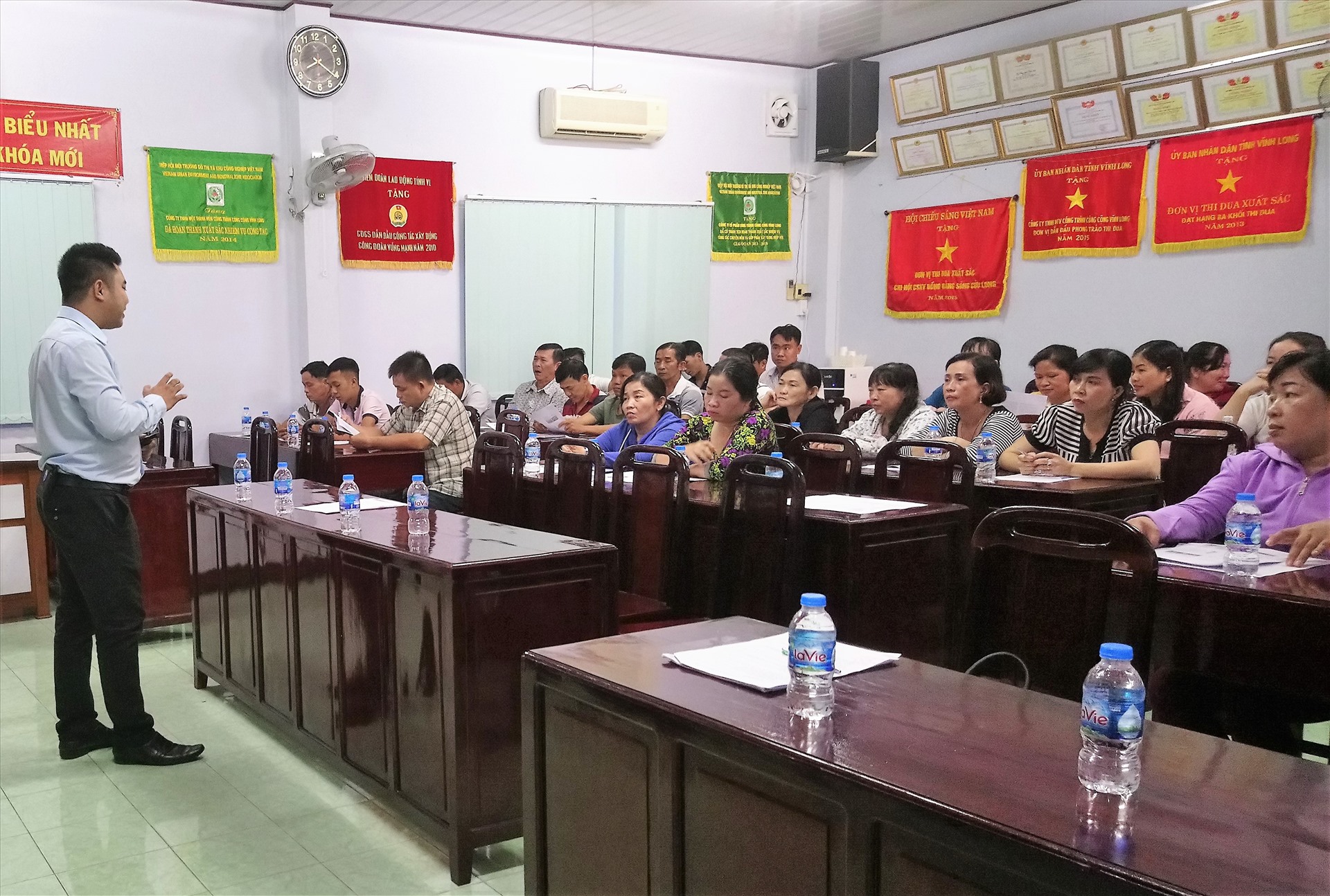Tập huấn an toàn vệ sinh lao động cho cán bộ quản lý, cán bộ chuyên trách và công nhân trực tiếp sản xuất. Ảnh: Thanh Thủy