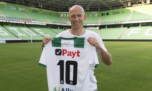 Robben ra mắt đội bóng mới. Ảnh: Groningen FC