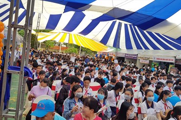 Đông đảo thanh niên, học sinh, sinh viên đến tham dự Ngày hội