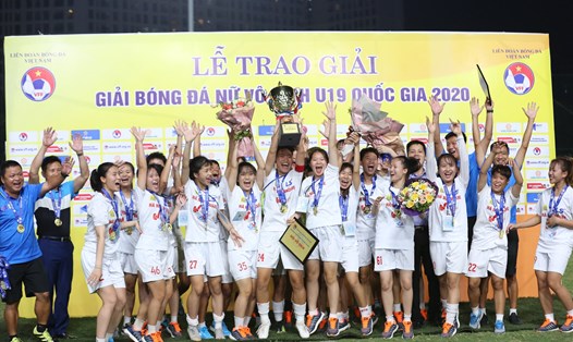 U19 Hà Nội Watabe đăng quang chức vô địch U19 quốc gia 2020. Đây là chức vô địch lần thứ 3 liên tiếp của đội bóng thủ đô từ năm 2018. Ảnh: Đông Đông