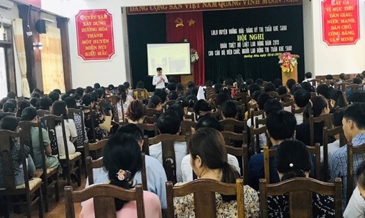 Hội nghị tuyên truyền, quán triệt Bộ luật Lao động năm 2019 do LĐLĐ huyện Hướng Hóa tổ chức. Ảnh: TT.