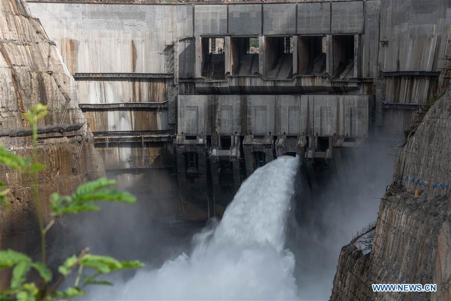 Đơn vị phát điện đầu tiên của nhà máy thủy điện Ô Đông Đức ở thượng nguồn sông Dương Tử được đưa vào hoạt động hôm 29.6. Ảnh: Tân Hoa Xã.