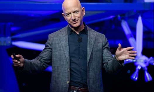 CEO Amazon Jeff Bezos là ứng viên hàng đầu để trở thành tỉ phú đầu tiên của thế giới có tài sản lên tới nghìn tỉ USD vào đầu năm 2026. Ảnh: AFP.