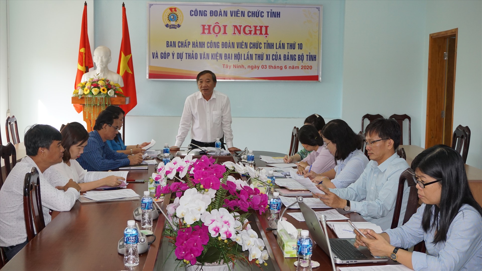 Ông Võ Văn Tân – Chủ tịch Công đoàn Viên chức tỉnh chủ trì hội nghị. Ảnh LĐLĐ Tây Ninh