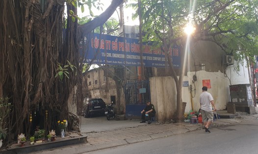 Một phần bên trong trụ sở của Công ty Cổ phần Công trình Giao thông 116 (521 Nguyễn Trãi, Thanh Xuân, Hà Nội) được đơn vị này cho thuê làm nhà hàng ăn uống từ lâu. Ảnh: Trần Tuấn