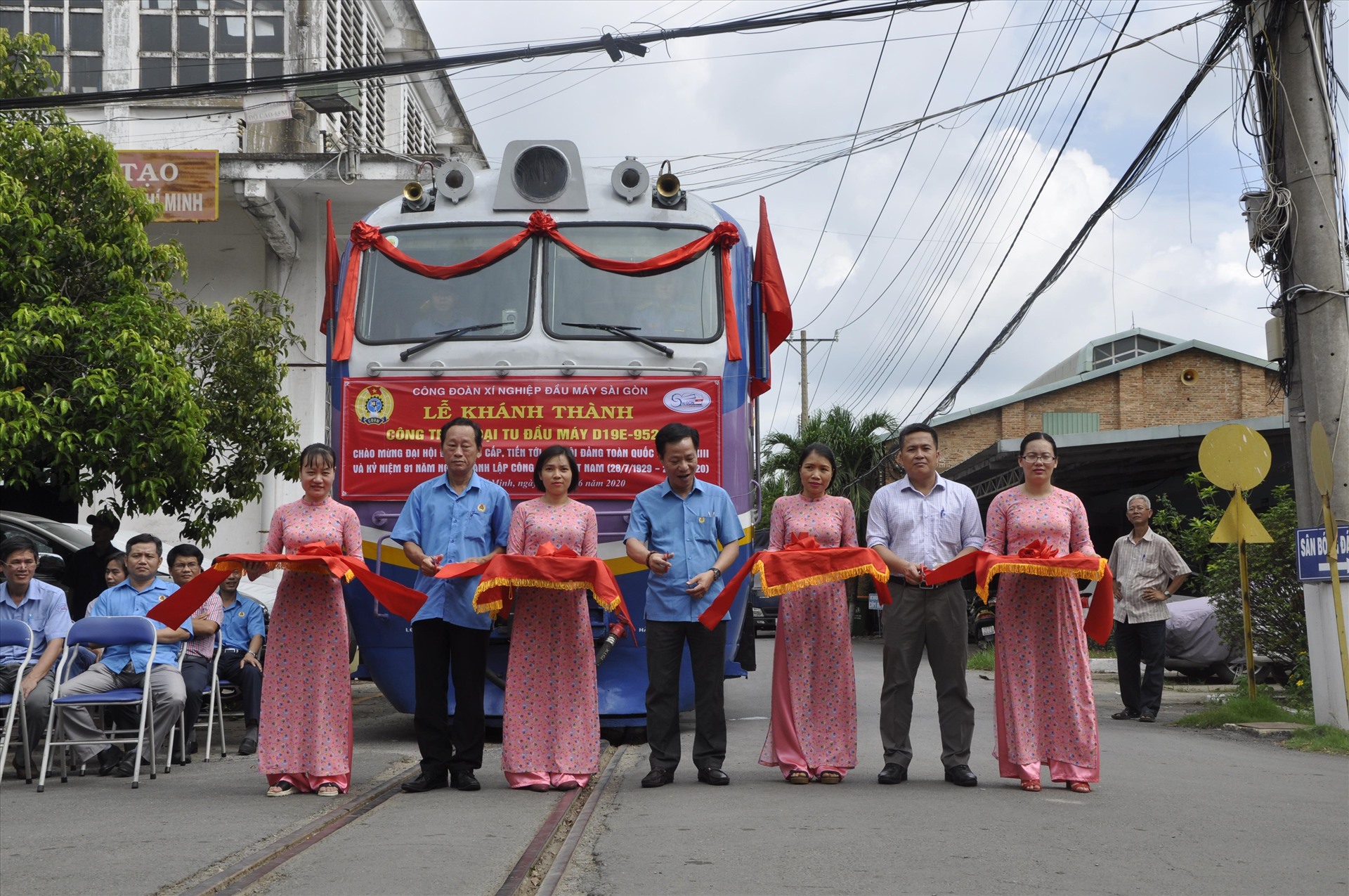 Cắt băng khánh thành Công trình. Ảnh: Phạm Thanh Hoàn