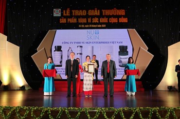 Nu Skin Việt Nam vinh dự nhận cúp vàng và huy chương vàng từ  Hiệp hội Thực phẩm chức năng Việt Nam