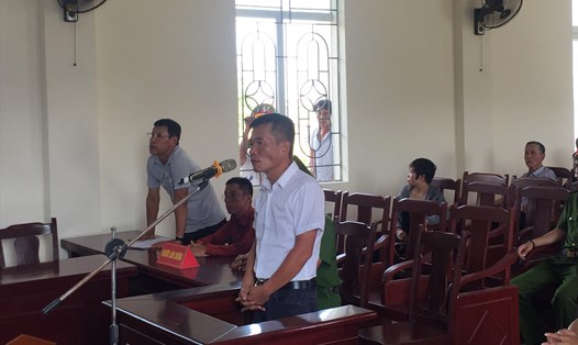 Bị cáo Nguyễn Trung Hải (áo trắng) tại tòa. Ảnh HH