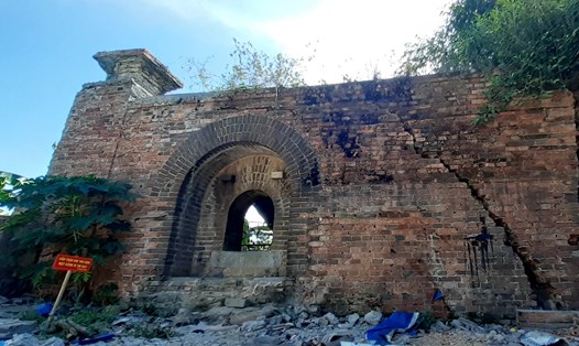 Cổng thành ở phía Nam cống Lương Y (Đông thành Thủy Quan)- một khu vực phòng thủ trọng yếu của Kinh thành Huế xưa. Ảnh: P. Đạt
