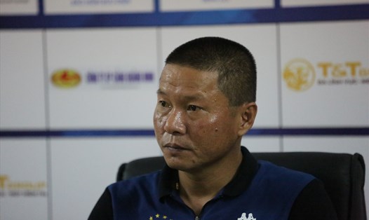 Huấn luyện viên Chu Đình Nghiêm cho biết Quang Hải bị rách cơ háng. Ảnh: Đông Đông