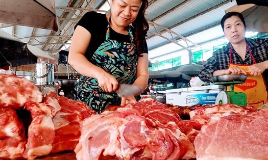 Ngày 3.6, giá thịt lợn tại một số chợ dân sinh giảm nhẹ, nhưng sức mua không tăng. Ảnh: Khánh Vũ