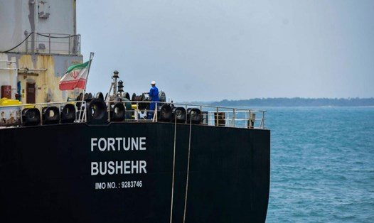 Một trong số năm tàu chở dầu của Iran cho Venezuela. Ảnh: AFP