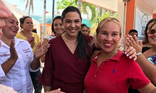 Nữ nghị sĩ Mexico Anel Bueno (đầm đỏ bên trái) đã bị tội phạm bắt cóc 1 tháng trước trong lúc bà đang trong hoạt động nâng cao nhận thức về đại dịch COVID-19. Ảnh: The Guardian