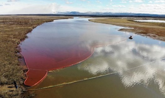 Ô nhiễm nước ở vùng Norilsk cao gấp hàng chục nghìn lần so với mức cho phép sau sự cố tràn 20.000 tấn dầu. Ảnh: AFP