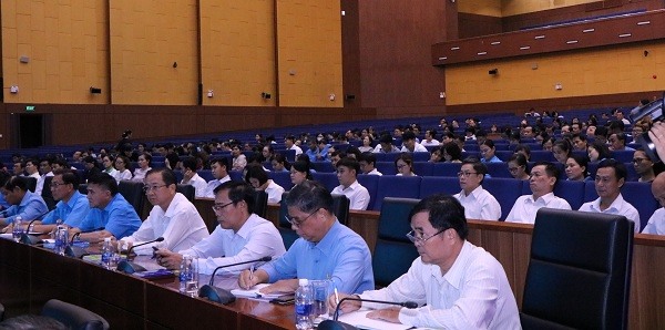 Hơn 700 cán bộ công đoàn các cấp của Bình Dương tham gia chương trình tập huấn. Ảnh: Dương Bình