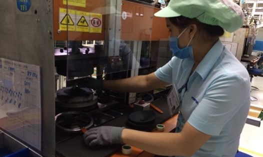 Công nhân tại một công ty điện tử tại Bắc Ninh trong giờ làm việc. Ảnh minh hoạ. Ảnh: Bảo Hân