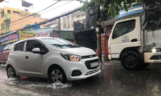 Nội thất dễ ẩm mốc khi lái xe dưới mưa. Ảnh Kiến Văn