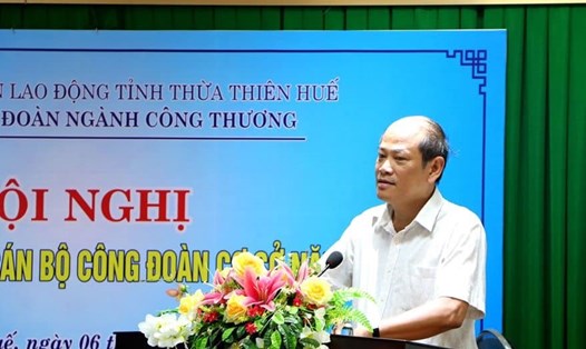 Ông Nguyễn Lương Bảy - Chủ tịch Công đoàn Ngành Công Thương tỉnh Thừa Thiên Huế phát biểu tại hội nghị. Ảnh: P.Đạt.