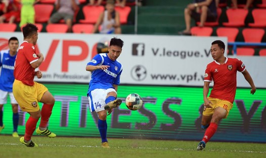 Tiền vệ Nguyễn Hải Huy dính chấn thương kinh hoàng trong trận đấu với Hồng Lĩnh Hà Tĩnh. Ảnh: VPF