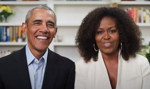 Cựu Tổng thống Barack Obama và Phu nhân phát biểu trên YouTube hôm 7.6. Ảnh: YouTube