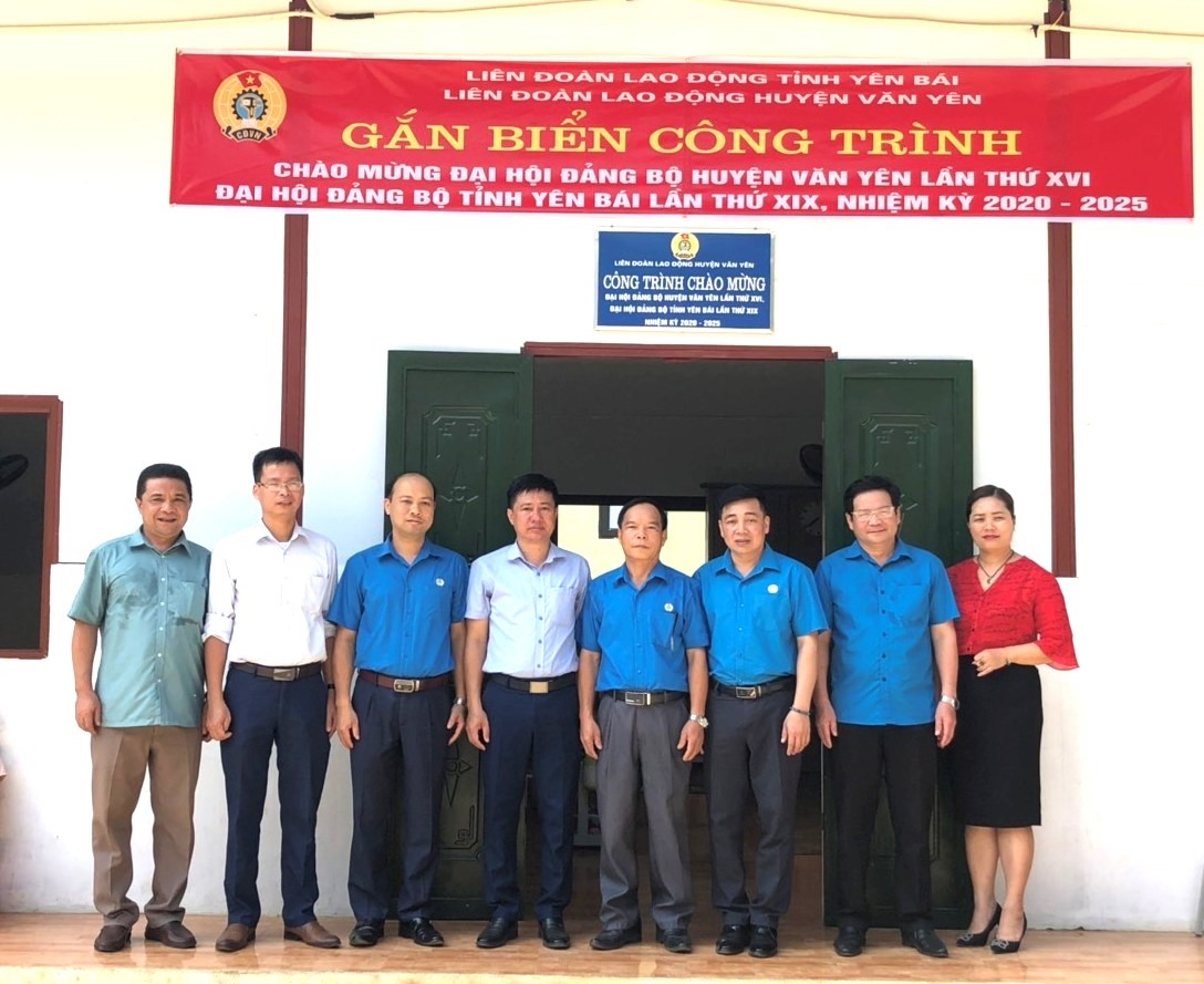 Quang cảnh lễ gắn biển công trình. Ảnh: Vũ Quỳnh