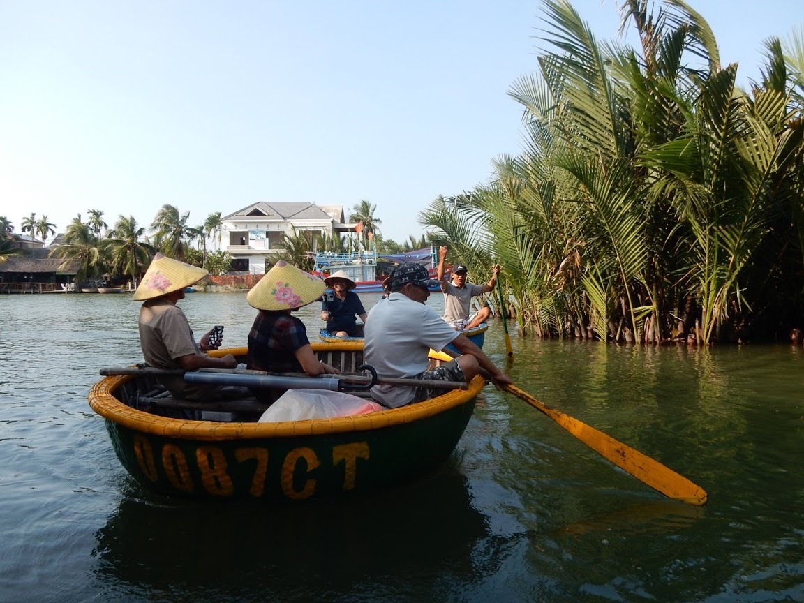 Du lịch Hội An đã có khách trở lại, nhưng vẫn còn thưa vắng nhiều so với thời điểm trước dịch bệnh. Ảnh: Thanh Hải