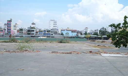 Một phần khu đất kho cảng Bình Tân, phường Vĩnh Nguyên, Nha Trang (Khánh Hòa) dự kiến được xây dựng trường học. Ảnh: Nhiệt Băng