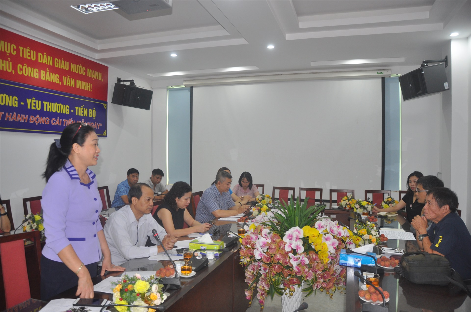 Bà Phạm Thanh Bình, Chủ tịch Công đoàn Y tế Việt Nam phát biểu tại buổi sơ kết. Ảnh: Bảo Hân