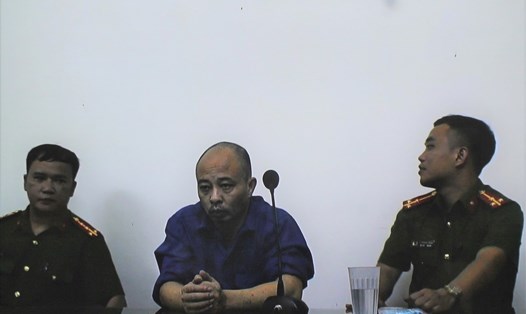 Đường "Nhuệ" (giữa) bị triệu tập đến tòa trong vai trò nhân chứng vụ án liên quan đến Công ty Lâm Quyết. Ảnh: Đặng Luân.