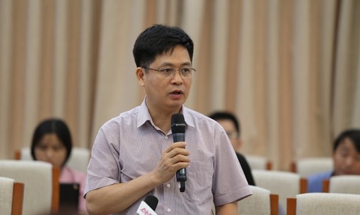 Vụ trưởng Vụ Giáo dục trung học Nguyễn Xuân Thành giải đáp các băn khoăn của báo giới về hệ thống trường chuyên. Ảnh: Thế Đại