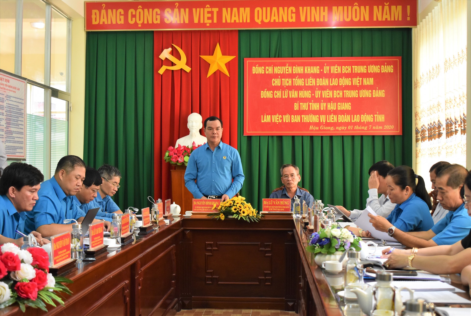 Chủ tịch Tổng LĐLĐ Việt Nam Nguyễn Đình Khang phát biểu tại buổi làm việc tại LĐLĐ tỉnh Hậu Giang. Ảnh: Thành Nhân
