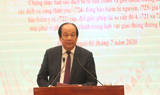 Bộ trưởng, Chủ nhiệm Văn phòng Chính phủ Mai Tiến Dũng phát biểu tại họp báo. Ảnh T.Vương