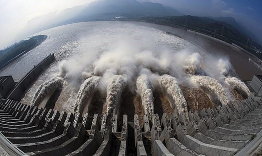 Đập Tam Hiệp trên sông Dương Tử là công trình thủy điện gây tranh cãi. Ảnh: VGC/Getty.