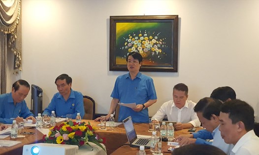 Đồng chí Lê Phan Linh - Chủ tịch Công đoàn Tổng Công ty Hàng hải Việt Nam phát biểu tại hội nghị. Ảnh: Lê Thương